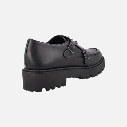 Zapatos negros de piel con hebillas y tachas
