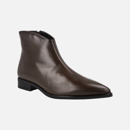 Botines de piel con puntera afilada y caña baja