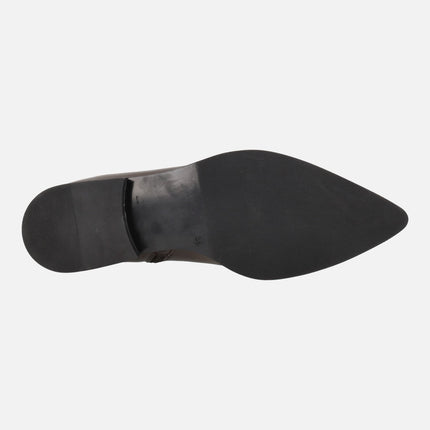 Botines de piel con puntera afilada y caña baja