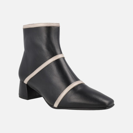 Botines de tacón negros de piel con tiras en beige