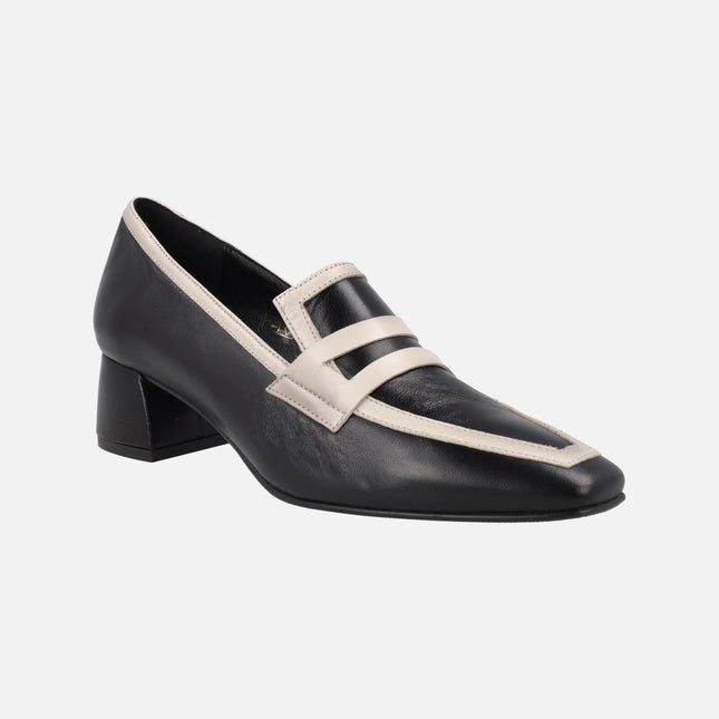 Mocasines de tacón con copete y franjas beige