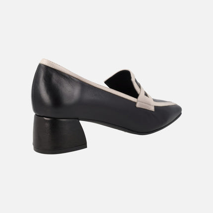 Mocasines de tacón con copete y franjas beige