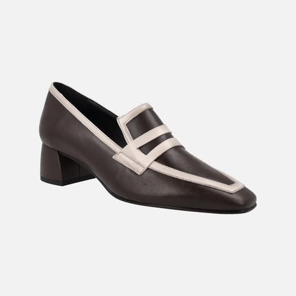 Mocasines de tacón con copete y franjas beige