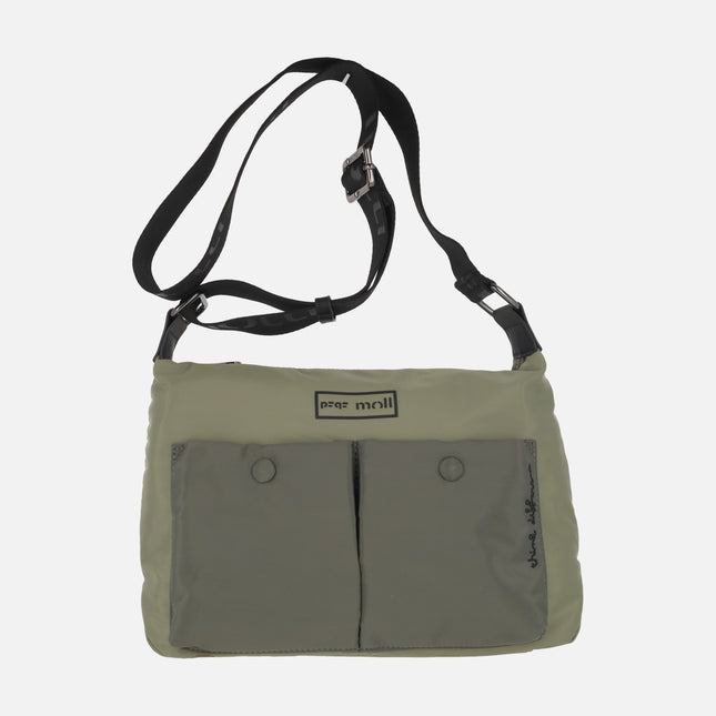 Bolsos bandolera en combinado verde con doble bolsillo frontal