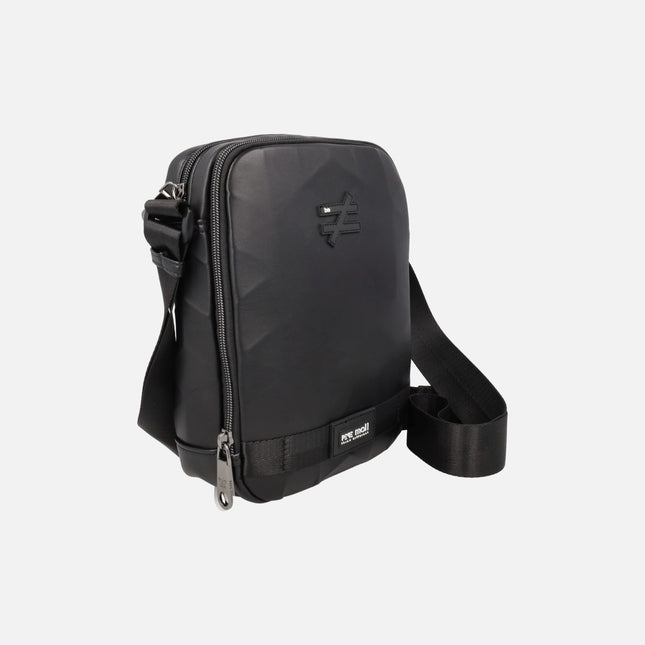 Bolsos bandolera para hombre con acabado geométrico