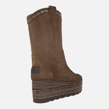 Botas de serraje con pedrería y cuña de esparto