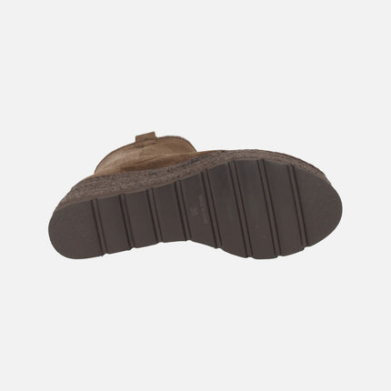 Botas de serraje con pedrería y cuña de esparto