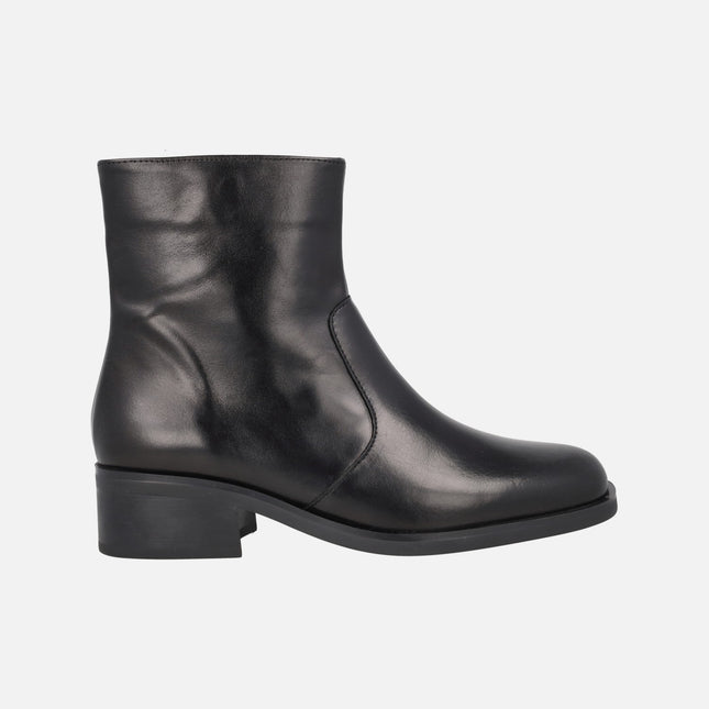 Botines negros de piel lisos con tacon bajo