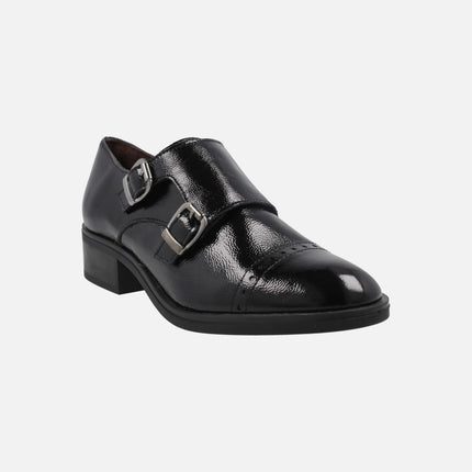 Zapatos con dos hebillas en charol negro
