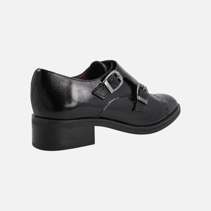 Zapatos con dos hebillas en charol negro