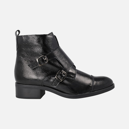 Botines negros de charol para mujer con dos hebillas