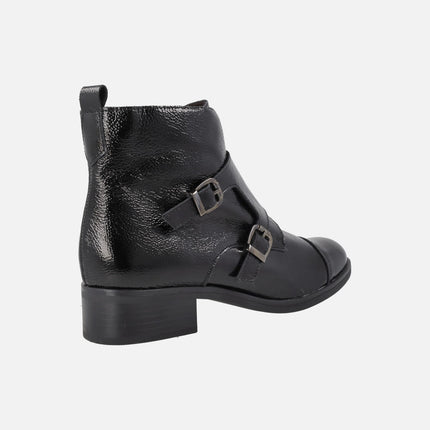 Botines negros de charol para mujer con dos hebillas