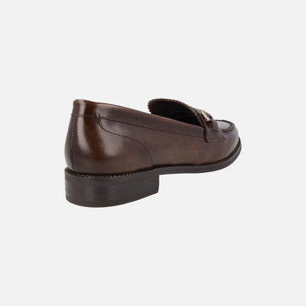 Mocasines para mujer con adorno metálico