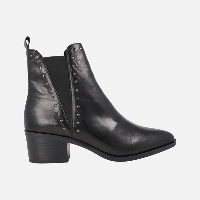 Botines chelsea de tacón medio con tachas