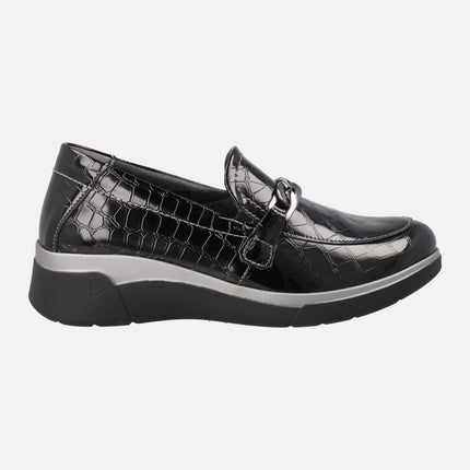 Mocasines negros en grabado coco con adorno de eslabones