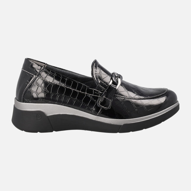 Mocasines negros en grabado coco con adorno de eslabones