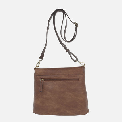 Bolsos bandolera con tapa y hebilla y detalle de tachas Verota