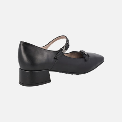 Bailarinas de piel con tacón bajo y dos tiras con hebillas