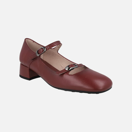 Bailarinas de piel con tacón bajo y dos tiras con hebillas