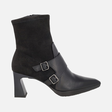 Botines de tacón en combinado de piel y tejido elástico