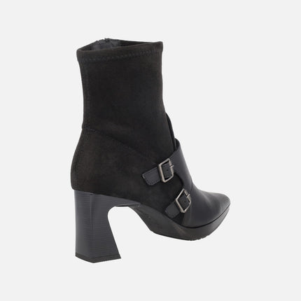 Botines de tacón en combinado de piel y tejido elástico