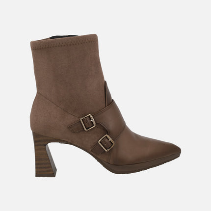 Botines de tacón en combinado de piel y tejido elástico