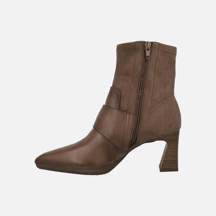 Botines de tacón en combinado de piel y tejido elástico