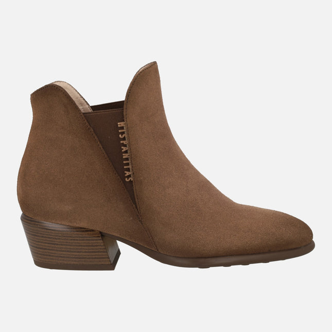 Botines marrones de serraje con elásticos laterales