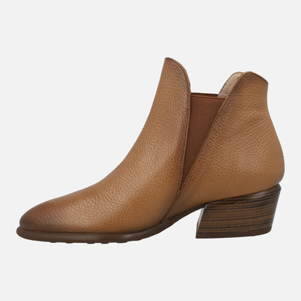 Botines de piel con elásticos y tacón bajo