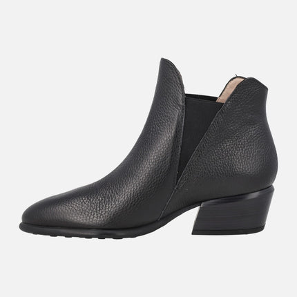 Botines de piel con elásticos y tacón bajo