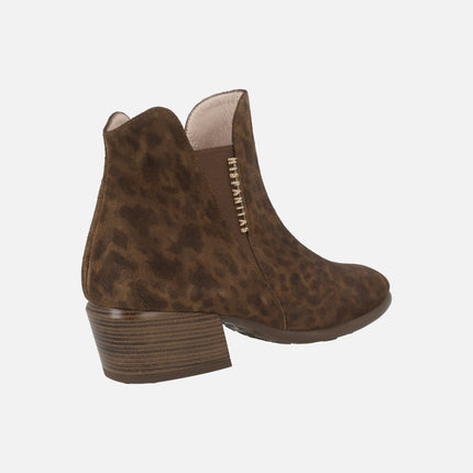 Botines de serraje marrón estampado leopardo con elásticos