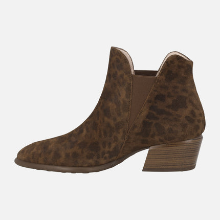 Botines de serraje marrón estampado leopardo con elásticos