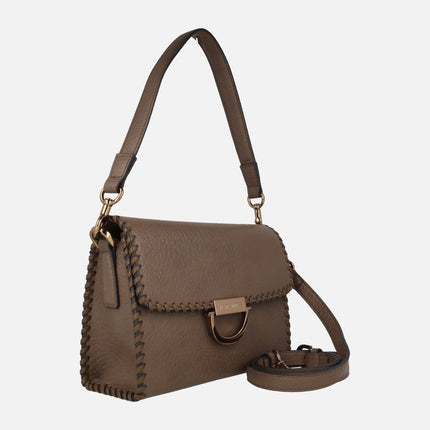 Bolsos para hombro con asa bandolera y tapa con adorno metálico