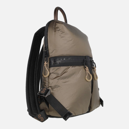 Mochilas en tejido nylon con bolsillos exteriores