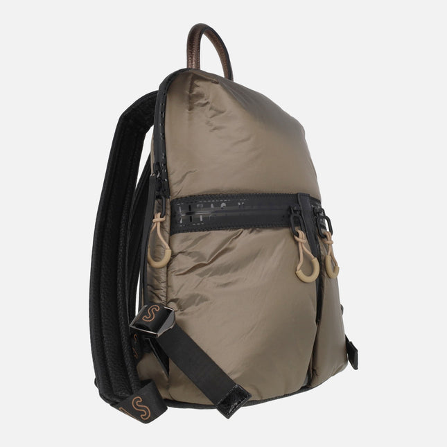 Mochilas en tejido nylon con bolsillos exteriores