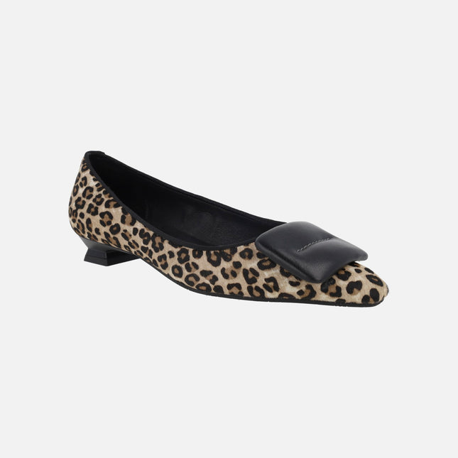 Zapatos de salón en animal print leopardo con adorno acolchado Bed5528ino