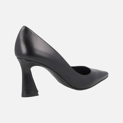 Salones de tacón en piel negra con punta afilada Roa negro