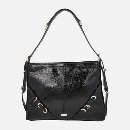 Bolsos para hombro en charol negro con detalle de hebillas