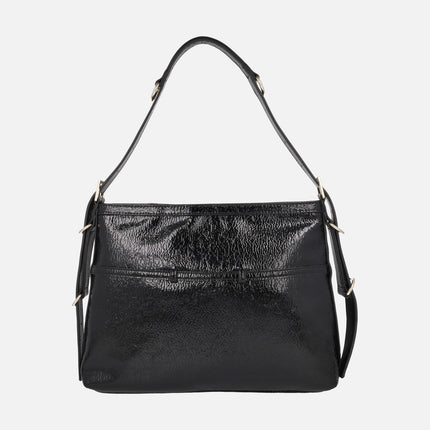 Bolsos para hombro en charol negro con detalle de hebillas