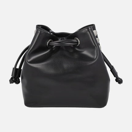 Bolsos bombonera en negro con tachas grandes plateadas