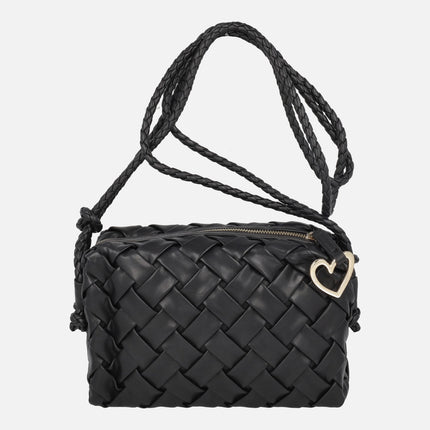 Bolsos negros trenzados con adorno de corazón dorado