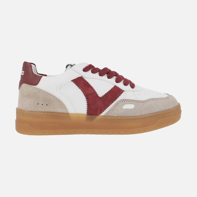 Zapatillas deportivas blancas con detalles burdeos Seul efecto piel y serraje