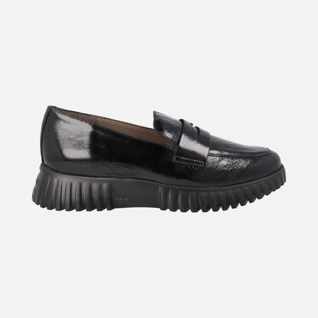 Mocasines negros de charol con antifaz Wonders Flexfly 02