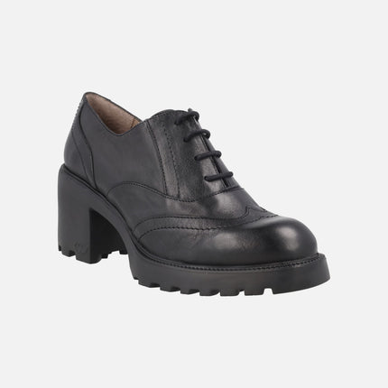 Zapatos de tacón estilo oxford en piel negra
