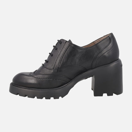 Zapatos de tacón estilo oxford en piel negra