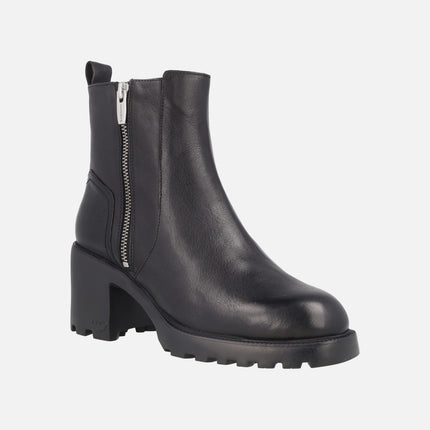 Botines de tacón en piel negra con cremallera exterior