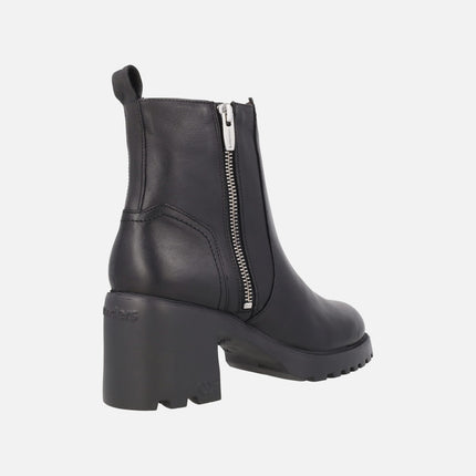 Botines de tacón en piel negra con cremallera exterior