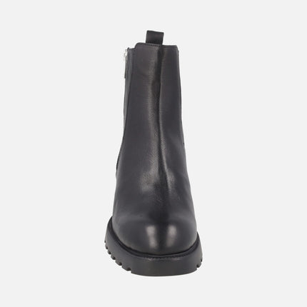 Botines de tacón en piel negra con cremallera exterior