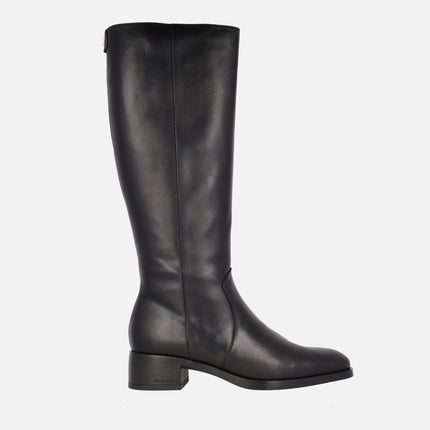Botas altas Bonjour 03 en piel negra con tacón bajo