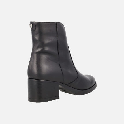 Botines de tacón en piel negra Santafé 53